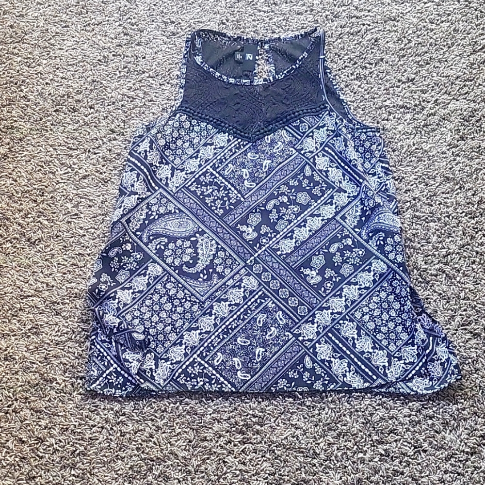 Lace detail tank top